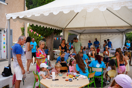 Photo des enfants et des parents durant la fête de Grac du mardi 26 aout - Agrandir l'image, .PNG 2 Mo (fenêtre modale)