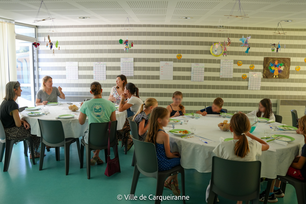 Photos des enfants et parents participants au repas des ptits critics du mercredi 28 mai - Agrandir l'image, .PNG 1 Mo (fenêtre modale)