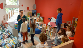 Photo de l'exposition et des activités avec les enfants - Agrandir l'image, .PNG 1 Mo (fenêtre modale)