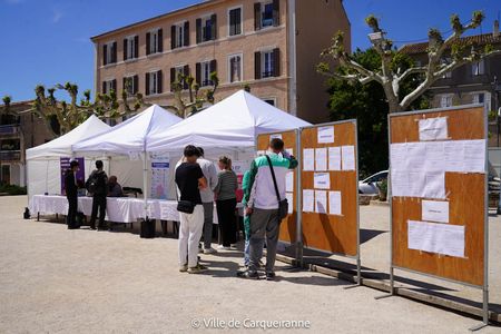 Photos des stands et participants présents pour la journée job d'été organisée sur la place de la République - Agrandir l'image, .JPG 233 Ko (fenêtre modale)