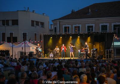 Photo du concert du groupe aioli prise sur la place de la république durant leur concert 