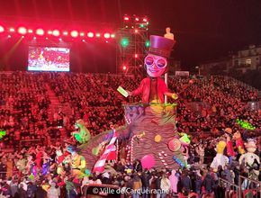 Carnaval de Nice parade nocture - Agrandir l'image, .JPG 240,7 Ko (fenêtre modale)