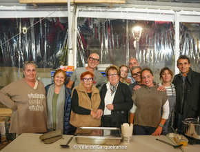 photo de l'équipe du cosem avec monsieur le maire - Agrandir l'image, .PNG 1,5 Mo (fenêtre modale)