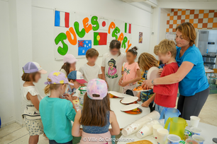 Photo des ateliers culinaires organisés dans l'école jules ferry - Agrandir l'image, .PNG 1 Mo (fenêtre modale)