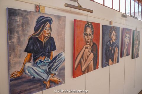 Photo des tableaux de l'exposition "la femme" par l'association reflets d'art