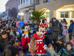 Photo de la parade des mascottes - Agrandir l'image, .PNG 1,5 Mo (fenêtre modale)