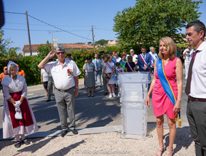 Photo de la cérémonie du 18 juin et des personnes présentes - Agrandir l'image, .PNG 1,6 Mo (fenêtre modale)