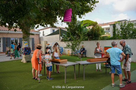 Photo des enfants et des parents durant la fête de Grac du mardi 26 aout - Agrandir l'image, .PNG 2 Mo (fenêtre modale)