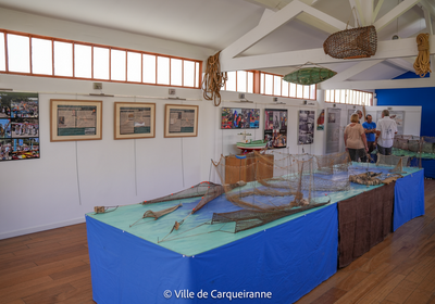 Photo de l'exposition sur la pêche proposée à La Galerie par la Médiathèque, en collaboration avec les associations La Partègue de Giens, Carqueiranne Environnement et le Photo Club Carqueirannais.
