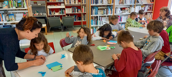 Photo de l'exposition et des activités avec les enfants - Agrandir l'image, .PNG 1 Mo (fenêtre modale)