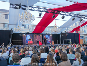 Photo du spectacle cousin poteur dans la tente cristal - Agrandir l'image, .PNG 1,6 Mo (fenêtre modale)