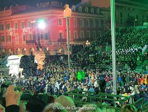 Carnaval de Nice parade nocture - Agrandir l'image, .JPG 281,2 Ko (fenêtre modale)