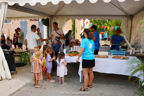 Photo des enfants et des parents durant la fête de Grac du mardi 26 aout - Agrandir l'image, .PNG 2 Mo (fenêtre modale)
