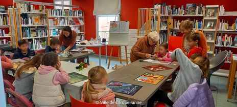 Photo du groupe d'enfants qui ont participé à l'atelier de creation d'herbier à la Médiathèque - Agrandir l'image, .JPG 192 Ko (fenêtre modale)