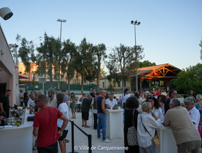 Photo prises lors du spectacle de jeffou le gnou dans l'enceinte de l'auditorium de clair-val - arrivée du public - Agrandir l'image, .PNG 1,3 Mo (fenêtre modale)