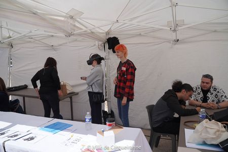 Photos des stands et participants présents pour la journée job d'été organisée sur la place de la République - Agrandir l'image, .JPG 137 Ko (fenêtre modale)