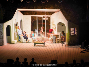 Photo des comédiennes prise lors de la pièce de théatre à l'auditorium de clair-val - Agrandir l'image, .PNG 1,3 Mo (fenêtre modale)
