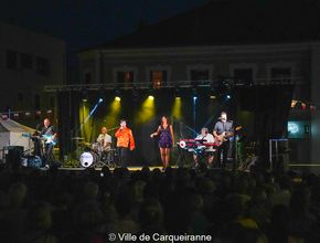 Photo du concert du groupe aioli prise sur la place de la république durant leur concert - Agrandir l'image, .JPG 606,3 Ko (fenêtre modale)