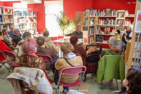 L'auteur Daniel Pellegrino présente son ouvrage « Ce loup : mémoires et transmission : du Piémont à Carqueiranne » devant un public venu en nombre à la Médiathèque.