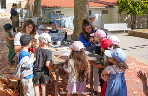 Photo de l'atelier maquillage dans l'école jules ferry - Agrandir l'image, .PNG 2 Mo (fenêtre modale)