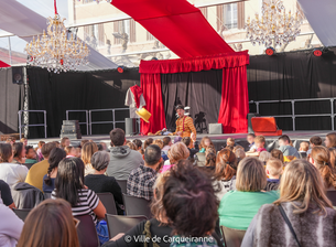 Photo du spectacle pour enfant le spoon bancale sous la tente cristal