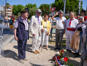Photo de la cérémonie du 18 juin et des personnes présentes - Agrandir l'image, .PNG 1,8 Mo (fenêtre modale)